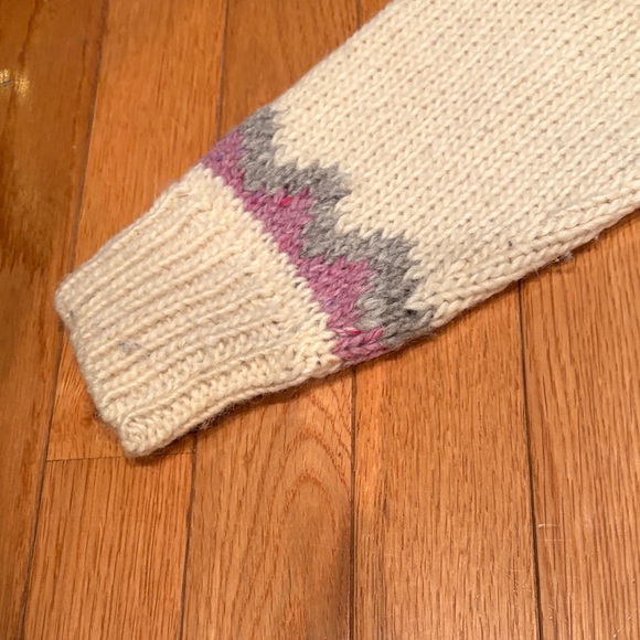 Vintage Gaeltarra Irish Cream, Grey, and Lavender Patterned Wool Sweater - Picture 4 of 9